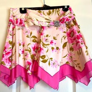 Pink floral skirt with rhinestone brooch 🌸